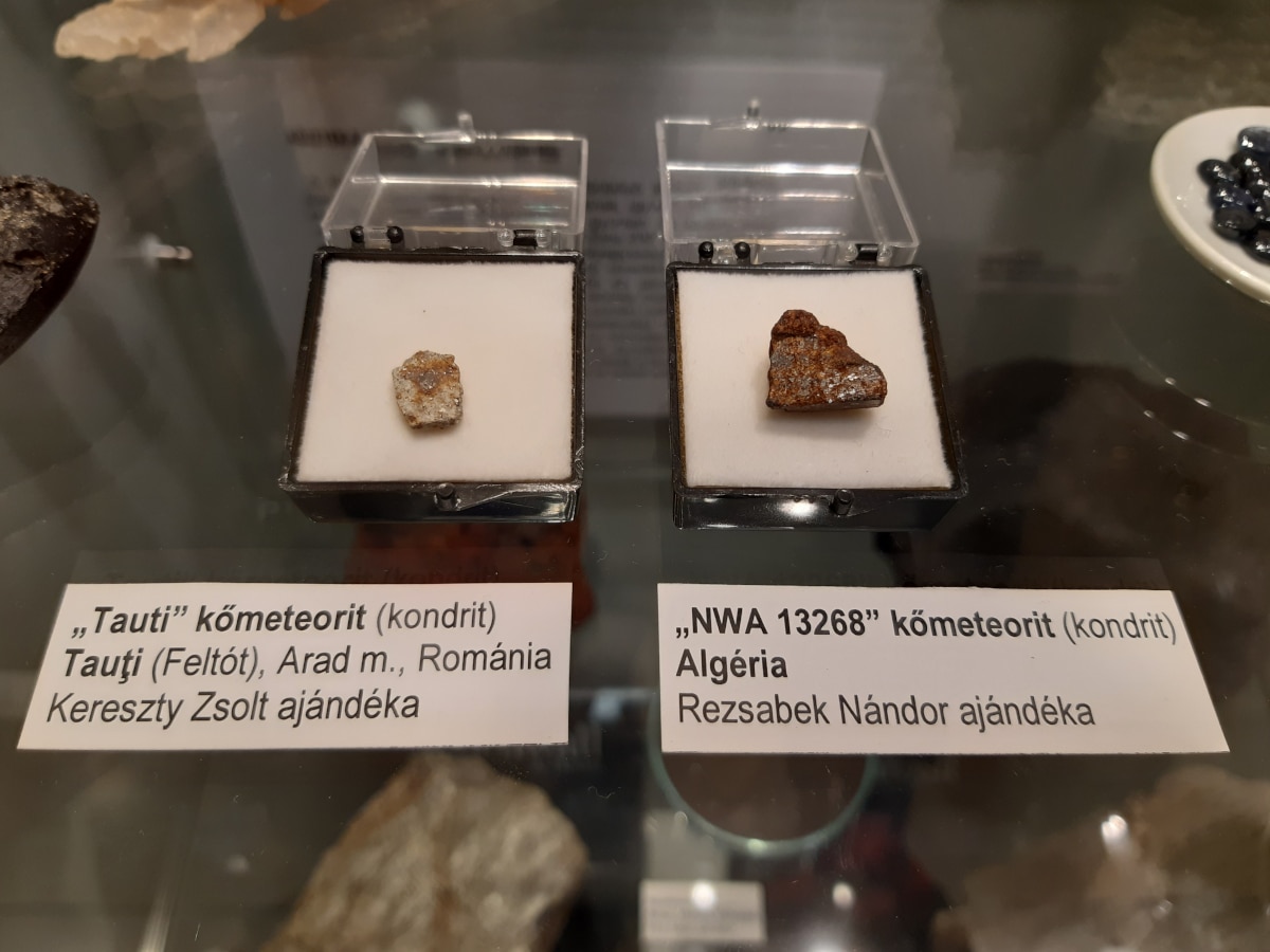 NWA 13268-as meteoritom a Magyar Természettudományi Múzeum kiállításán